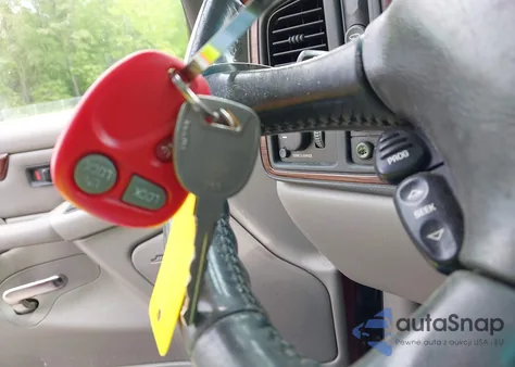 2002 Cadillac Escalade Standard z USA, uszkodzony, nr VIN 1GYEK63N02R185332